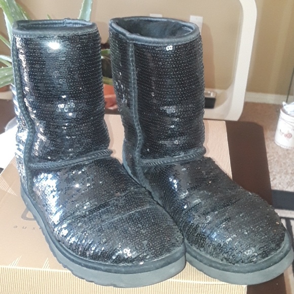 UGG Australia beautiful black boots. BLACK FRIDAY - Picture 6 of 6